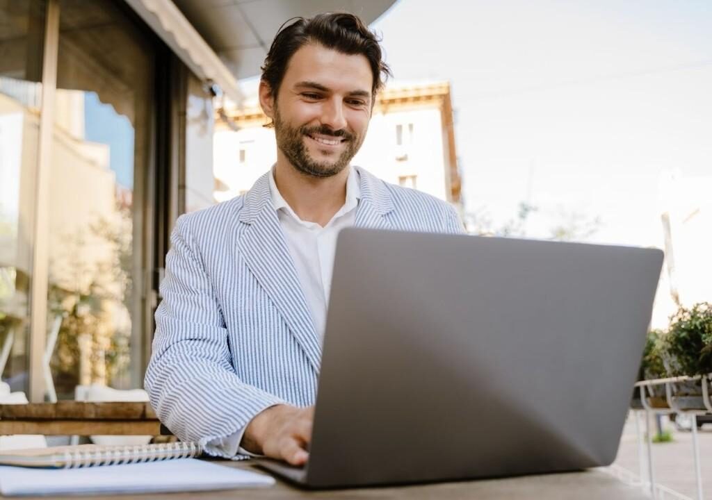 Real estate agent using real estate tracking software to manage deals efficiently